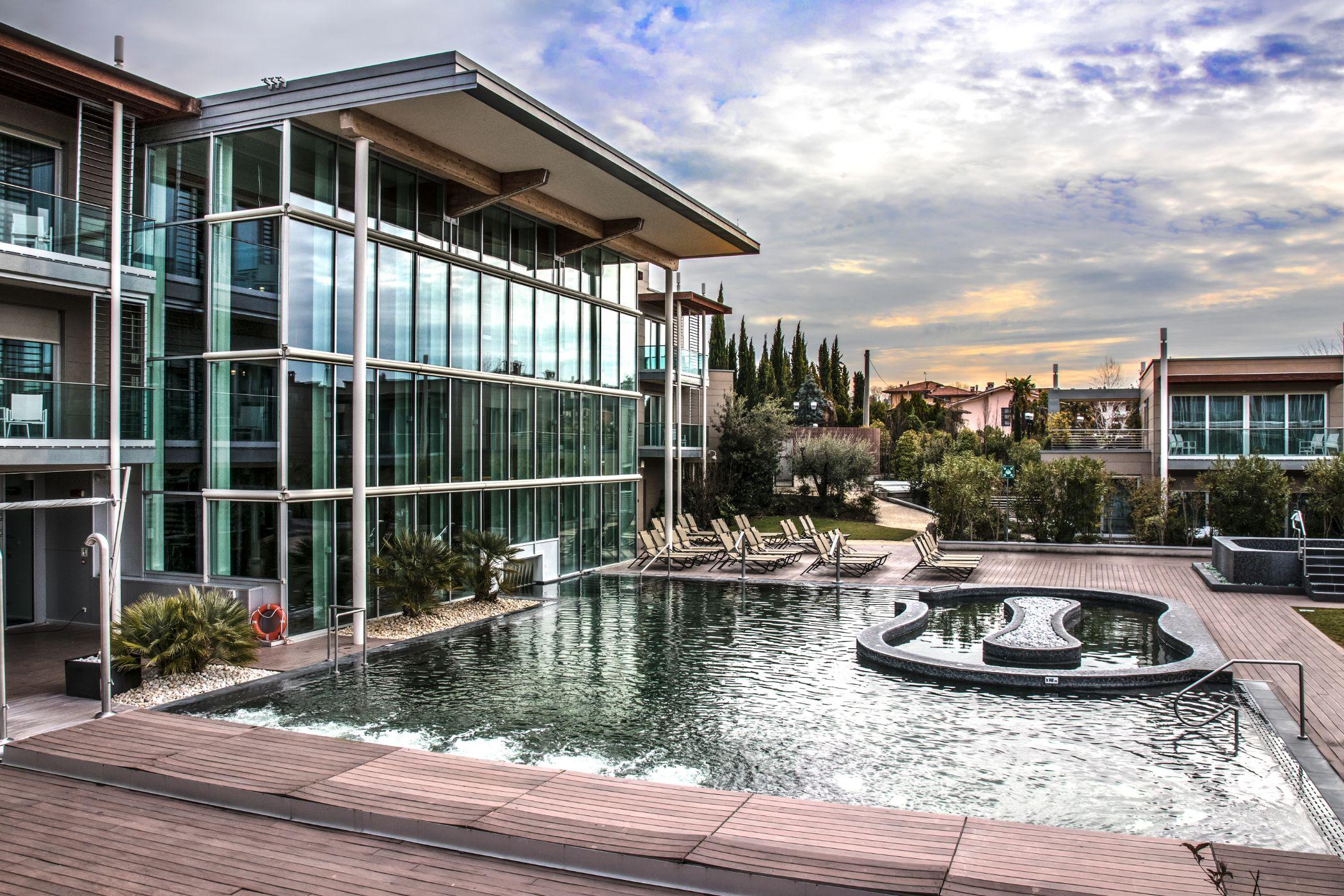 Aqualux Hotel Spa Suite & Terme Bardolino Dış mekan fotoğraf